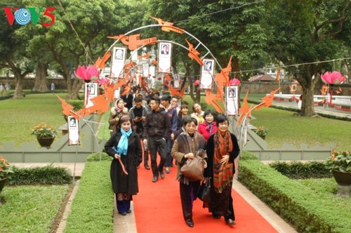 Beeindruckende Momente am vietnamesischen Gedichttag im Literaturtempel - ảnh 3